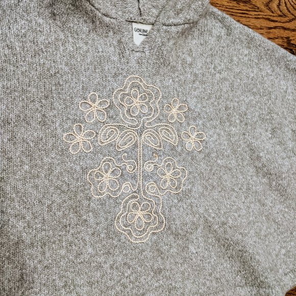 Osh Kosh Embroidered Poncho Sweater - size 5T - Picture 7 of 8